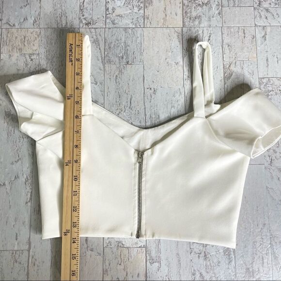Topshop White Ivory Cold Shoulder Short Cap Sleeves Crop Zipper Back Top Size 0 - Picture 13 of 15